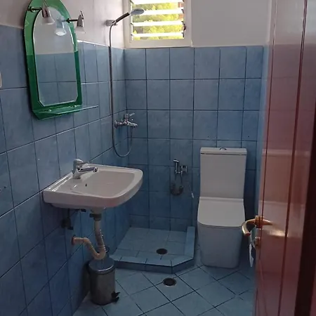 Nada * Sarande